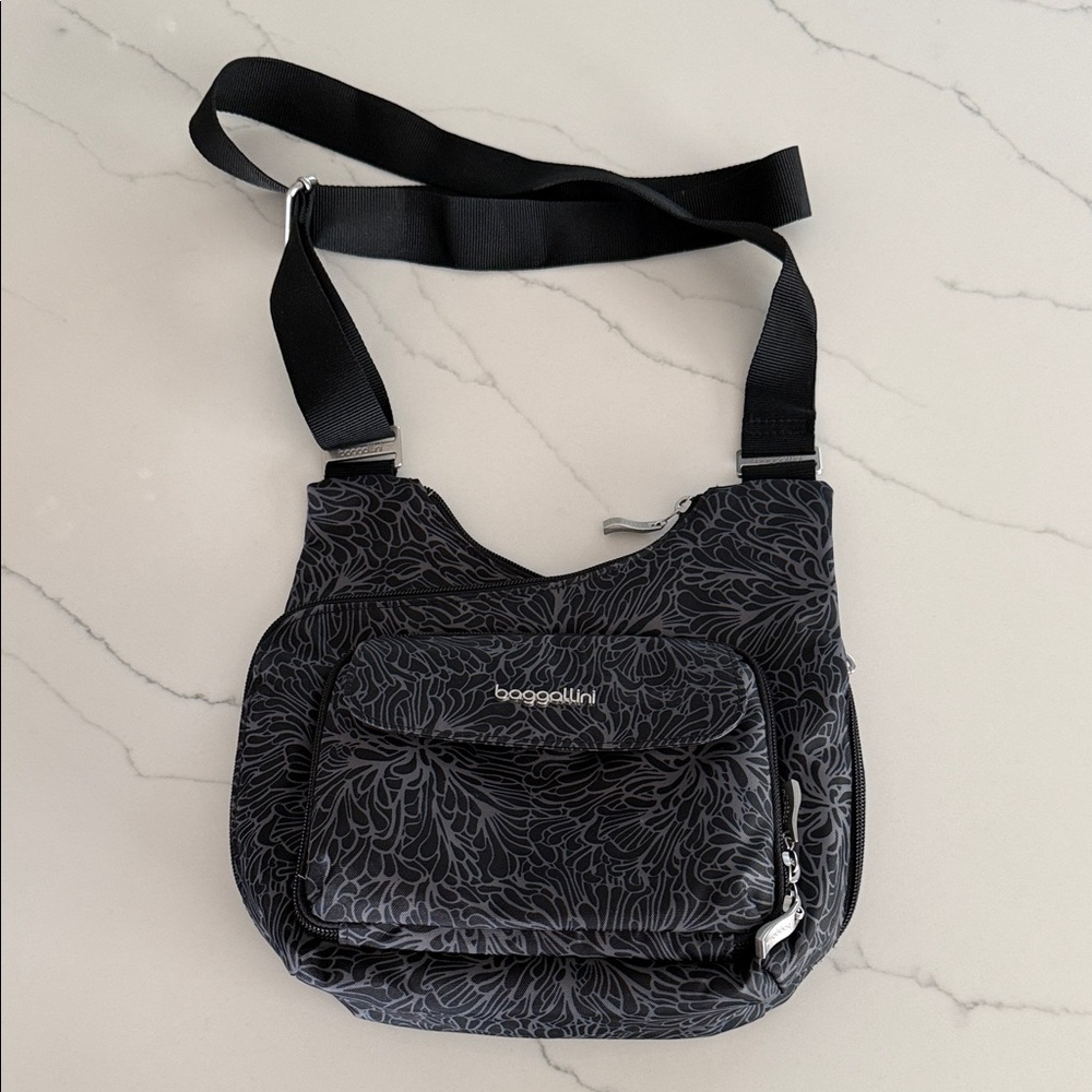 Baggallini Black Floral-Print Crossbody Bag